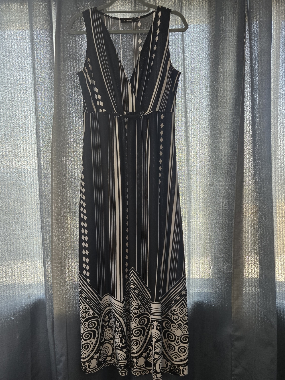 Sleeveless Black & White Patterned Maxi Dress